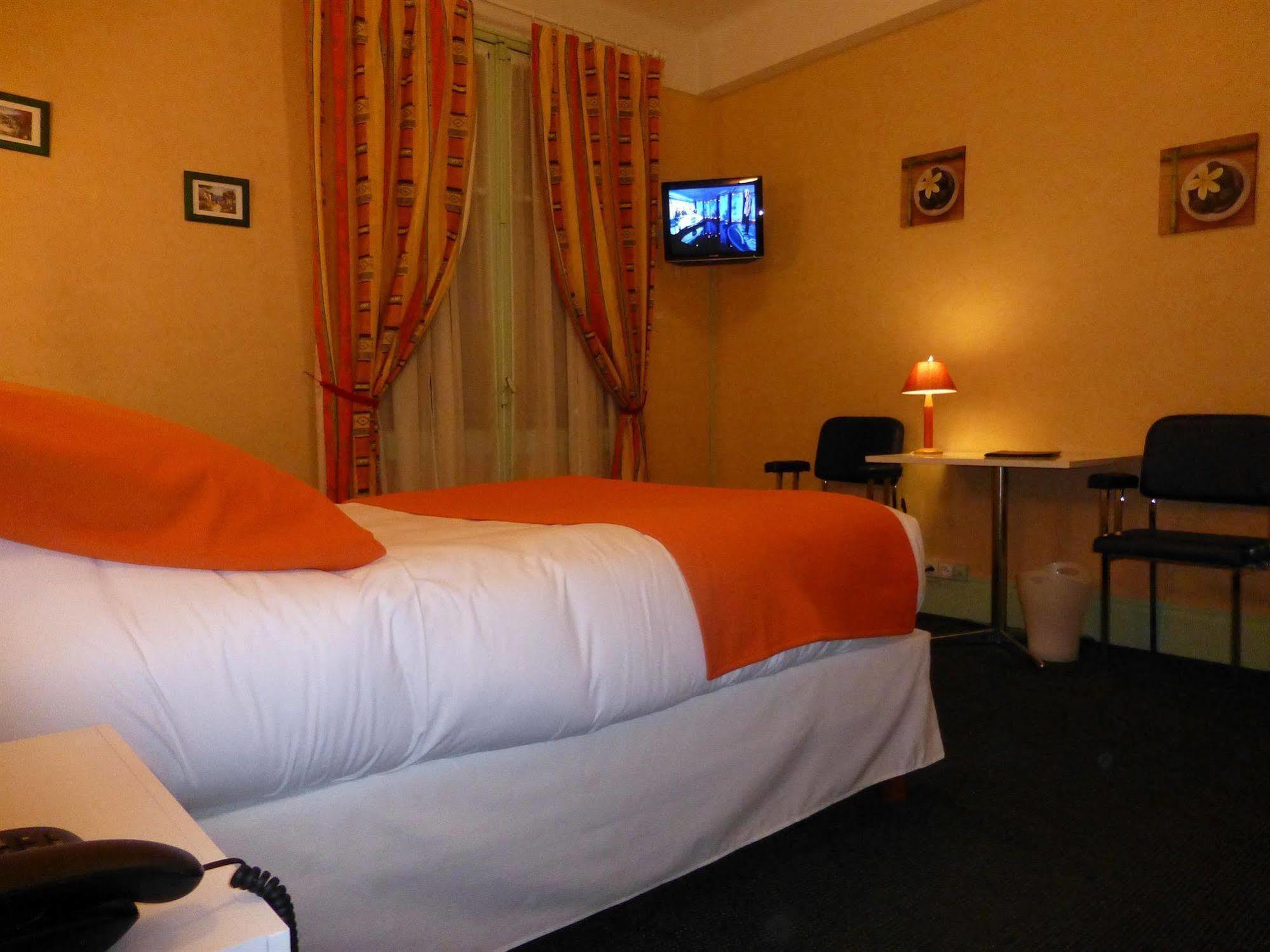 Hotel Trianon Vichy Esterno foto